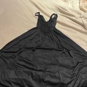 OLGA Sz M Long Nightgown Negligee 92150 Black Full Sweep Nylon Satin Peignoir